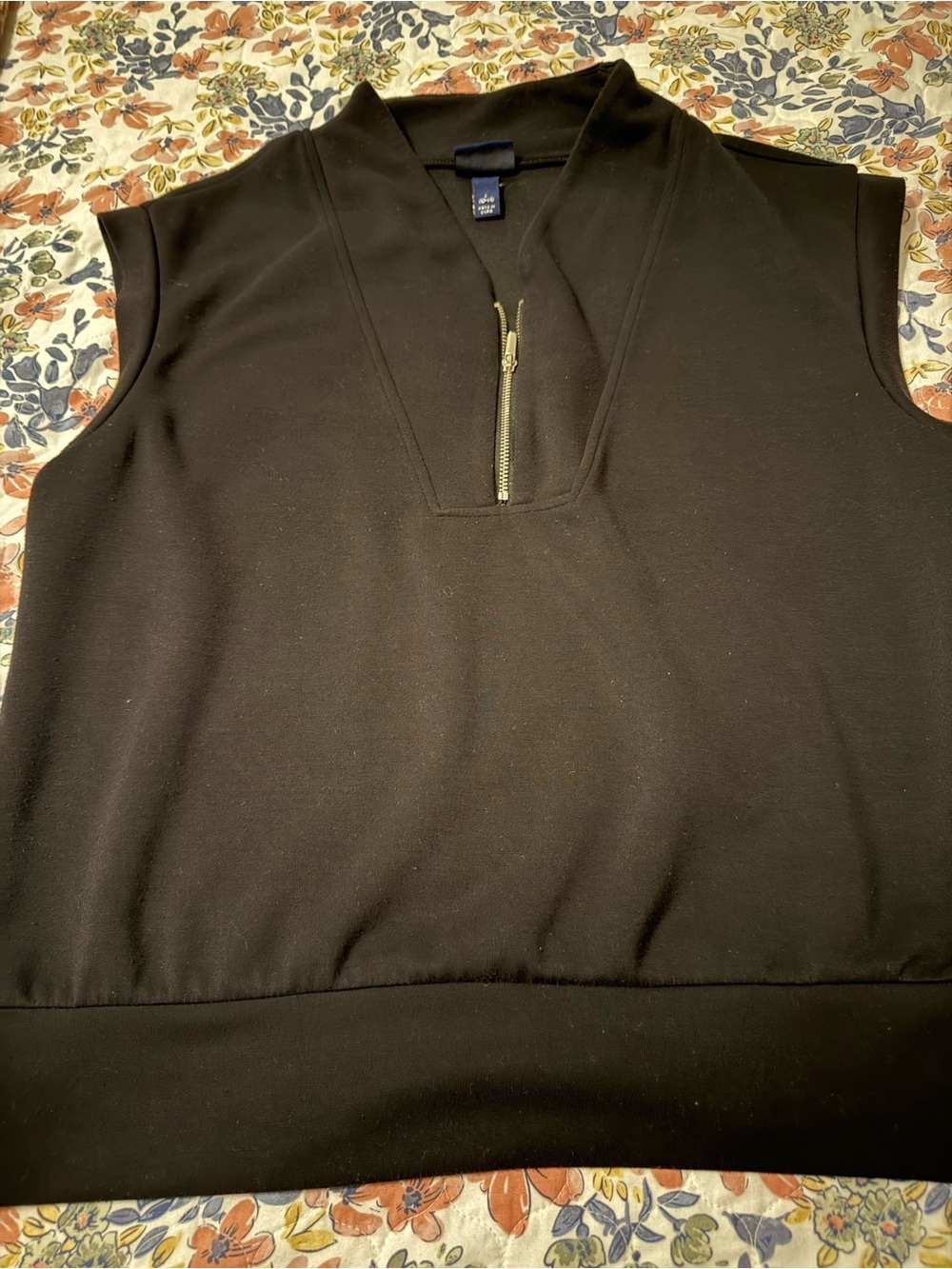 Women's Black Sleeveless Zip Pullover & Shorts Set in size large - Picture 2 of 3